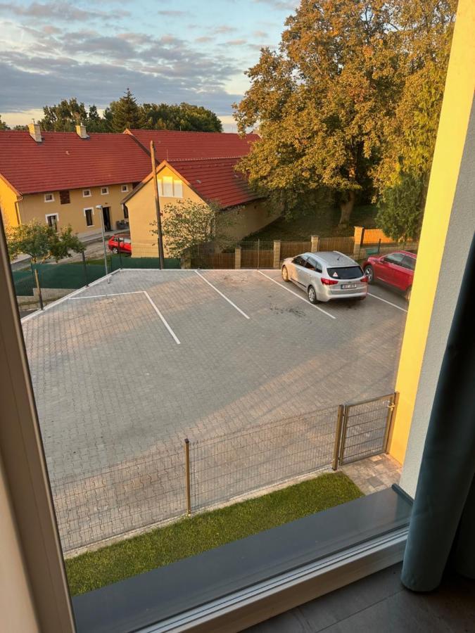 Byt Apartman 74M2 Vyhled Klid Priroda Praag Buitenkant foto